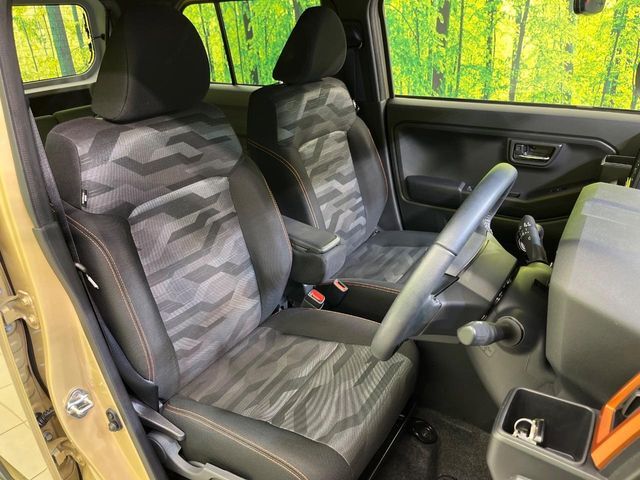 運転席シート廻りは使用感も少なく、良好な状態となっています。丁寧に使われていたことがよくわかりますね。