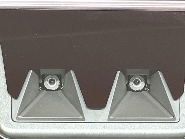 【スマートアシスト】走行中に前方の車両等を認識し、衝突しそうな時は警報とブレーキで衝突回避と被害軽減をアシスト。より安全にドライブをお楽しみいただけます。