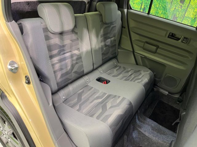 後部座席も気になるようなキズ・汚れやへたり等、大きなダメージはなく、良好な状態です。