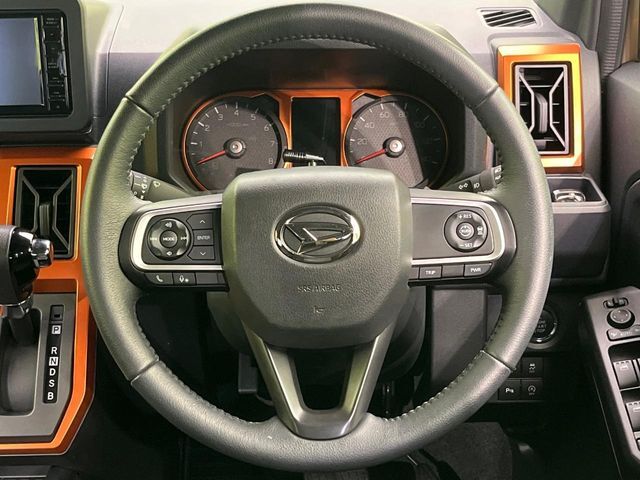 【ステアリングスイッチ】運転中、前方から目線をそらすことなく、オーディオ等の操作が可能な便利機能！安心＆快適なドライブを演出してくれます♪