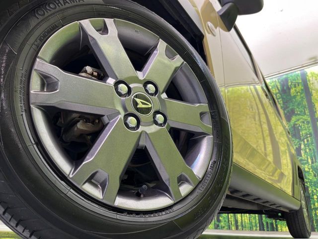 【純正15インチアルミホイール】外観にマッチした純正アルミホイールを装着しております。各種社外アルミホイールや、スタッドレスタイヤも取扱いしております。是非ご相談ください♪