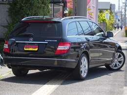 ★人気のオブシディアンブラック・アバンギャルドパッケージ・禁煙車・ハーフレザーシート・本革巻ステアリング＆シフトノブ・純正ナビ＆バックカメラ・パークトロニック・純正17インチ♪