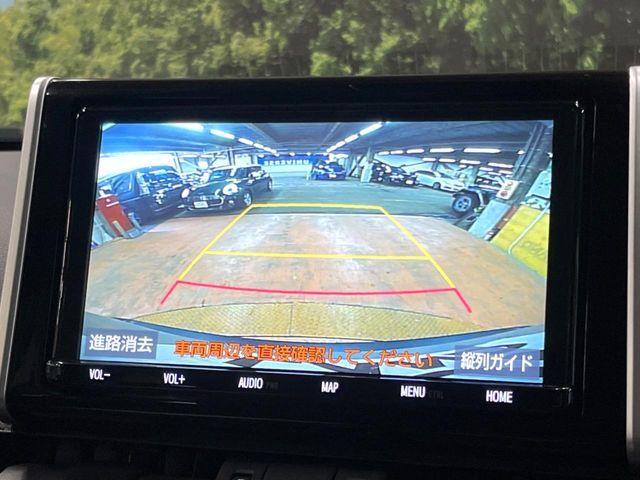 【バックカメラ】駐車時に後方がリアルタイム映像で確認できます。大型商業施設や立体駐車場での駐車時や、夜間のバック時に大活躍！運転スキルに関わらず、今や必須となった装備のひとつです！
