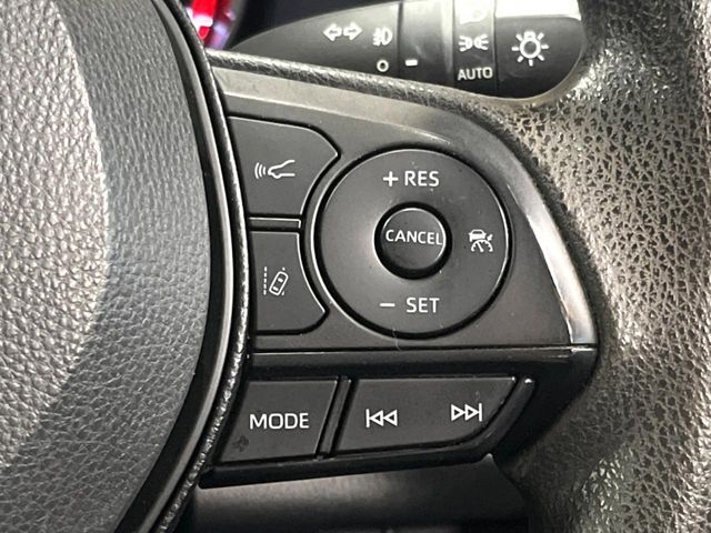 【レーダークルーズコントロール】高速道路での長距離走行が楽に！！自動で速度を保つクルーズコントロールが、衝突軽減システムと連携し、前方の車両を感知して車間を保つように速度調節してくれます！！