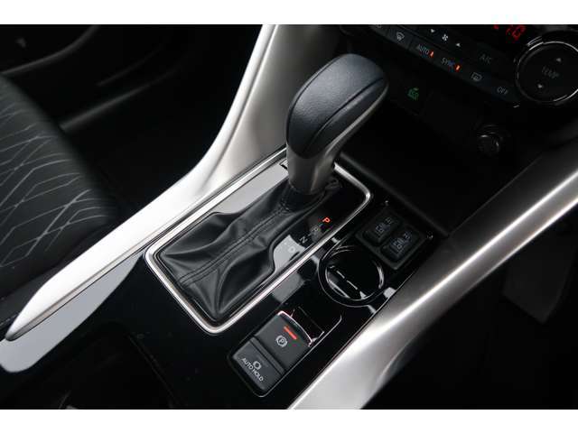 電動パーキング　ブレーキオートホールド　シートヒーター　シフトレバー