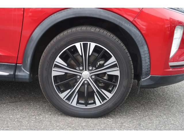 タイヤサイズ　225/55R-18　純正アルミホイール。
