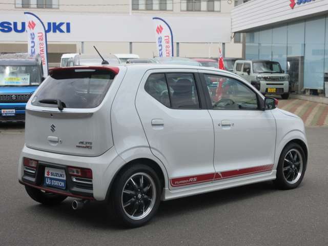 クールに決まっていますよ。さり気なく、スタイリッシュな感じです。やり過ぎよりもこのくらいのデザインがお洒落ですね。