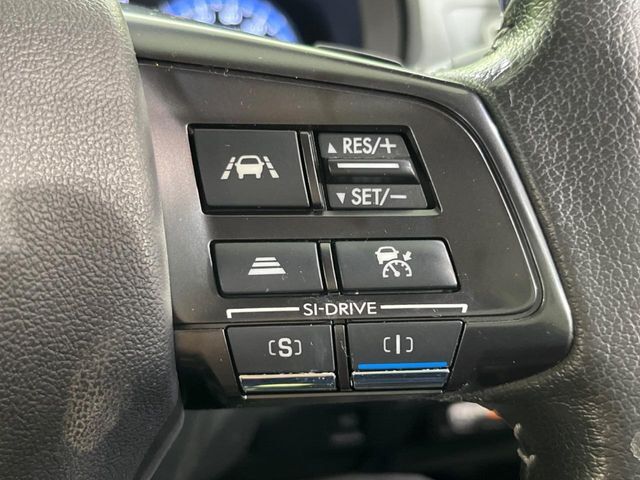 【全車速追従機能付クルーズコントロール】高速道路での長距離走行が楽に！！自動で速度を保つクルーズコントロールが、衝突軽減システムと連携し、前方の車両を感知して車間を保つように速度調節してくれます！！