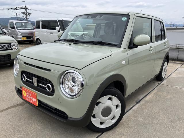 広いショールームの商談スペースでゆったり商談。お飲み物はフリーです。近畿運輸局指定工場のサービスショップにてあなたのお車の安心をサポートします。