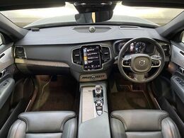 XC90B6インスクリプション　エアサスペンション装着車が入荷しました！OPのサンルーフ、B＆Wサウンドシステムが装備されたおすすめの1台です♪