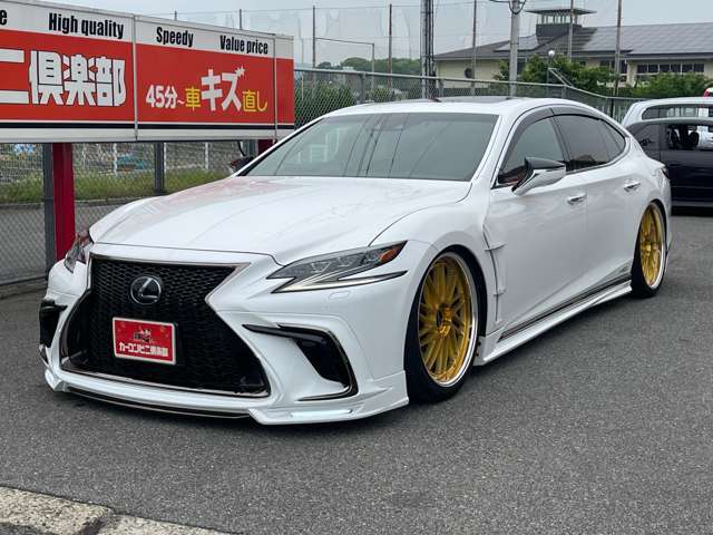 こちらの車両は少し離れた（約1時間）駐車場で保管しておりますので、ご来店には予約制とさせていただいております。出来れば前日までにご連絡いただきますと、スムーズご案内出来ますので宜しくお願い致します。