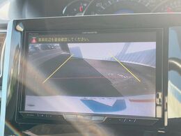 【バックカメラ】駐車時に後方がリアルタイム映像で確認できます。大型商業施設や立体駐車場での駐車時や、夜間のバック時に大活躍！運転スキルに関わらず、今や必須となった装備のひとつです！