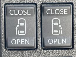 【両側パワースライドドア】スマートキーや運転席のスイッチで後席両側スライドドアの開閉が可能♪電動だから力を入れてドアを開ける必要が無く、小さなお子様でも簡単に開け閉めでき快適です♪