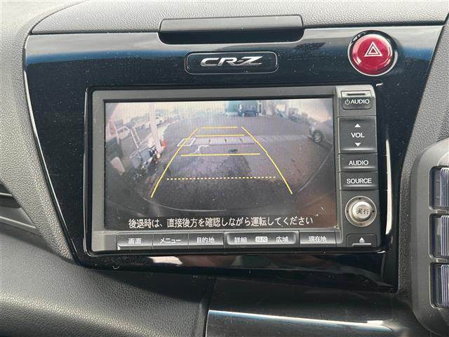 【バックモニター】後ろのカメラの映像をモニターに映し出すことができます！後方の見えない死角や、障害物との距離感をしっかり確認することができます！駐車が苦手な方におすすめです。