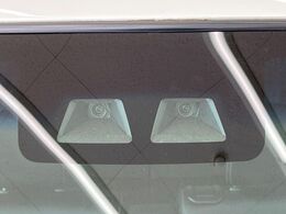 【スマートアシスト3】走行中に前方の車両等を認識し、衝突しそうな時は警報とブレーキで衝突回避と被害軽減をアシスト。より安全にドライブをお楽しみいただけます。