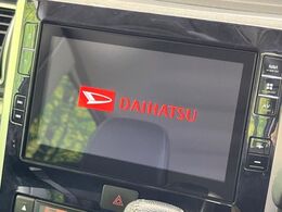 【メーカー純正ナビ】インテリアに溶け込むスタイリッシュな「専用設計」メーカーナビを装備♪視認性や操作性など基本性能にも優れ、より上質なカーライフをお楽しみいただけます。