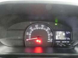 とっても見やすいメーターです。夜間時はラグジュアリーな気分にさせてくれる照明が魅力ですので、夜のドライブも楽しみになりますよ♪