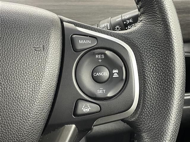 【クルーズコントロール】高速道路で便利なクルーズコントロールも装着済み。アクセルを離しても一定速度で走行ができる装備です。加速減速もスイッチ操作でOKです。