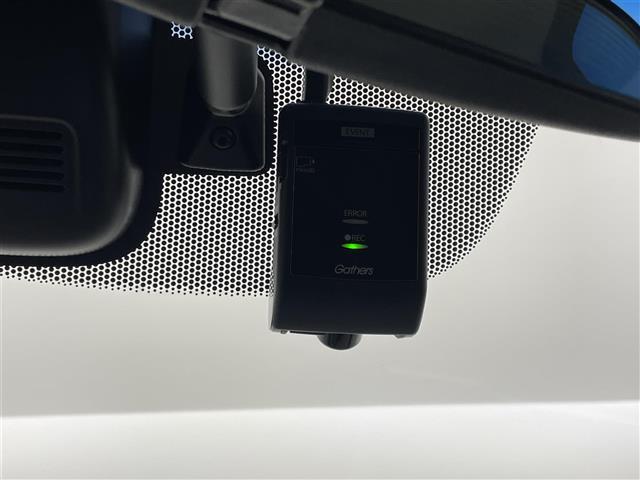 【ドライブレコーダー】映像・音声などの運転中の記録を残します。事故などを起こした起こされた時の証拠になりえますので、もしも時でも安心ですね。