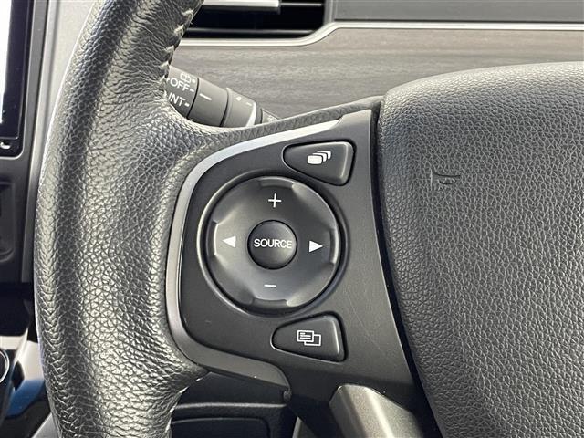 【ステアリングスイッチ】手元のボタンから、オーディオやナビなどの操作ができるので、よそ見をせずに安全に運転に集中できます！