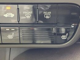 【シートベンチレーション】夏場は涼しい風でお尻や背中の熱やムレを防ぎ、冬はエアコンよりも早く温まってポカポカに！季節を問わず快適に過ごせます。