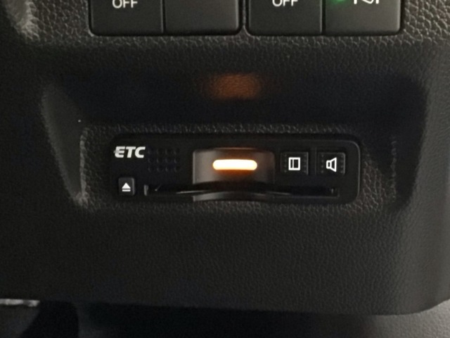 【ETC車載器】もはや必須アイテムのETCを搭載！高速道路のご利用時にとても便利！わずらわしい料金所での現金支払いが不要となりスムーズに通過できます♪