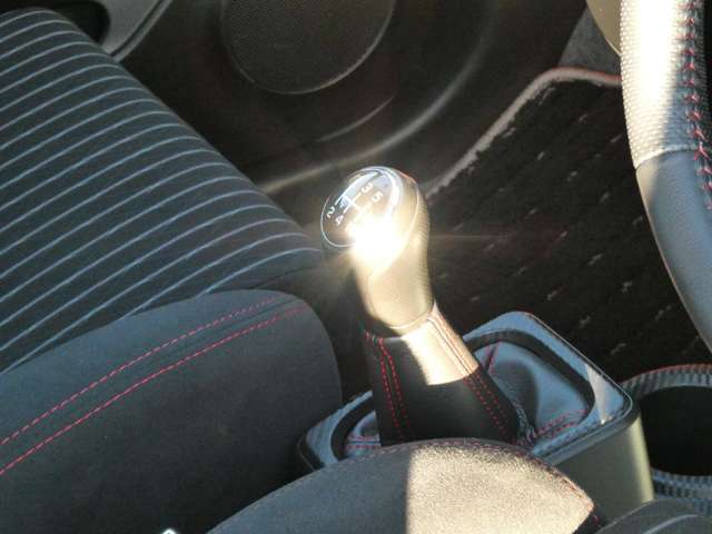 ドライバーを飽きさせない5速マニュアルです！