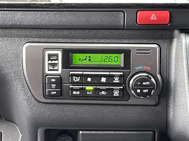 【オートエアコン】車内温度を感知して自動で温度調整をしてくれるのでいつでも快適な車内空間を創り上げます！