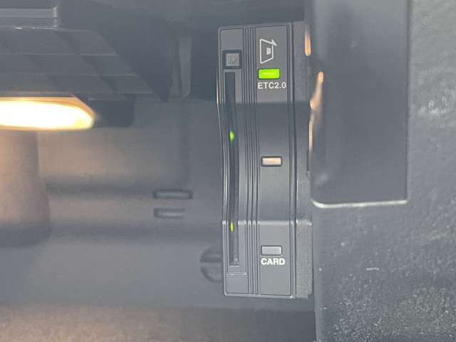 輸入車ディーラー採用のドライブレコーダーも選べます。万が一の事故際のお守りとしていかがでしょうか？その他さまざまなオプションをご用意しております。