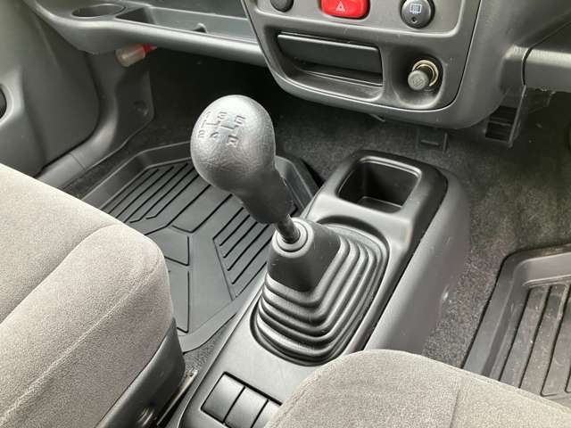 5速マニュアルになります