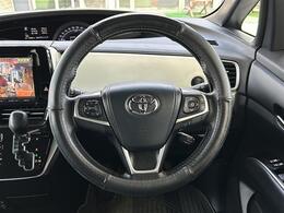 こちらはハンドルの写真です。中古車なので、若干の使用感はありますが、破損、不具合等はありません。弊社はユーザー様から買取した車両を、一台一台チェックして問題のない車両を掲載しております。ご安心ください