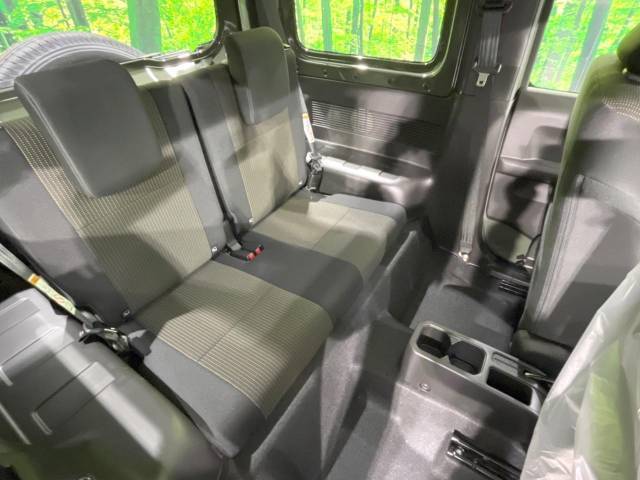 高品質なオリジナルフロアマットもオプションにてご用意しております。お好きなデザインやカラーをお車に合わせて選んでいただくことができます♪