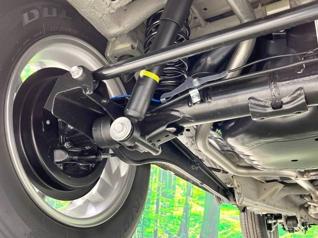 お車を安心してお乗りいただく為には、足回りの定期点検が欠かせません。サービスサポート（有償保証）では無料点検もご提供しており、安心のカーライフをお過ごしいただけるサポート体制が整っています。
