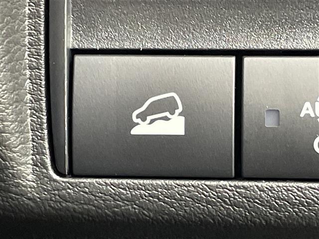 【運転席操作部】『運転席周辺の装備』の画像になります。快適なドライブを楽しむための機能が装備されています！運転席から触れるので使いやすいです！