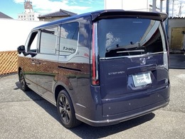 自社整備工場で点検整備をおこなってからお渡ししています。車検が残っている場合は『12ヶ月点検整備』を、車検整備付きの場合は『車検整備』をおこないます。整備費用は車両本体価格に含まれています。