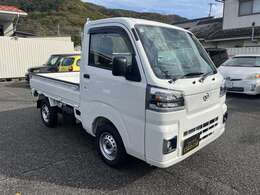 農作物のコンテナやビールケースから角材などの長尺物まで、さまざまな積荷をすみずみまできっちり積み込めます。　荷台床面を低く設定しているので、荷物の積み降ろし作業の効率が上がります。