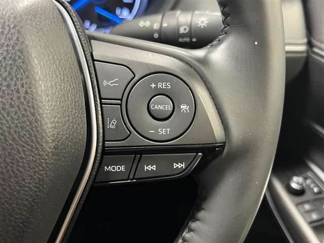 右側で全車速追従機能レーダークルーズコントロールの操作などが可能！