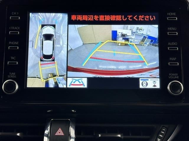 パノラミックビューモニターシステムが付いているので車の上から見た映像が確認できますよ。　一目で車両周辺の情報を確認できますが、直接安全をご確認下さい。