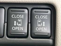 【両側パワースライドドア】スマートキーや運転席のスイッチで後席両側スライドドアの開閉が可能♪電動だから力を入れてドアを開ける必要が無く、小さなお子様でも簡単に開け閉めでき快適です♪