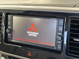 【純正ナビ】人気の純正ナビを装備しております。ナビの使いやすさはもちろん、オーディオ機能も充実！キャンプや旅行はもちろん、通勤や買い物など普段のドライブも楽しくなるはず♪