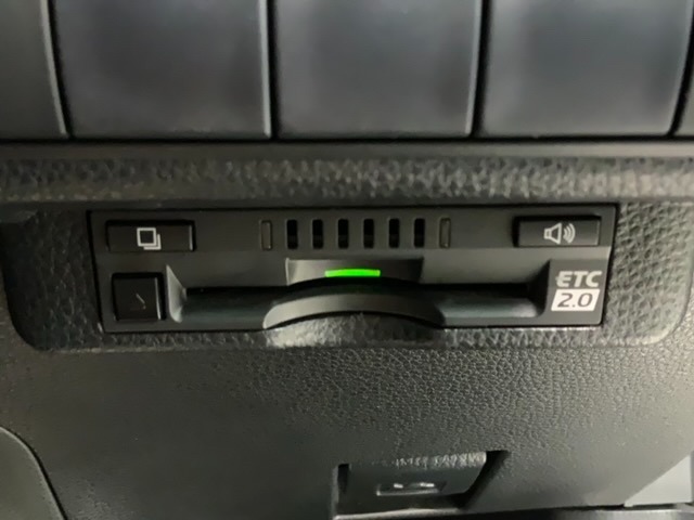 いまや快適なカーライフに欠かせないETCが付いています。