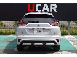 リヤワイパー付きで雨の日の後方視界を確保！！