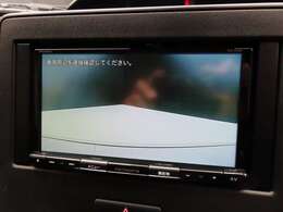 バックモニター付きですので、狭い駐車場でも安心ですね。