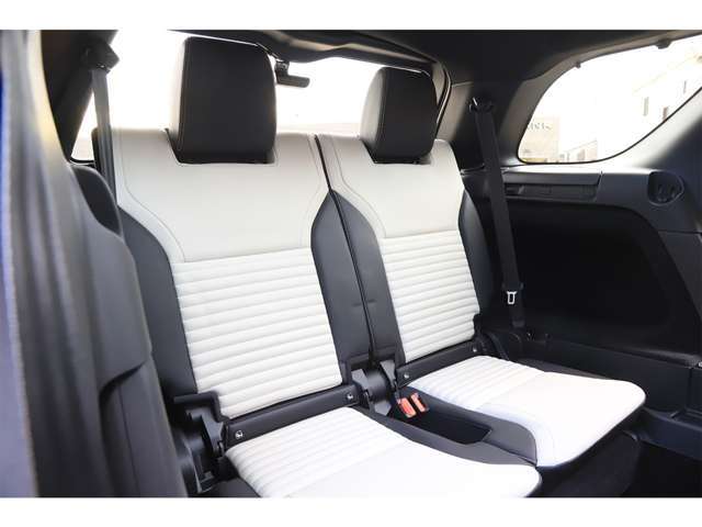 自動車保険のお取り扱いもございます。お客様に合ったプランを作成できるようお手伝いさせていただきます。詳細は担当スタッフまでお申し付けください。
