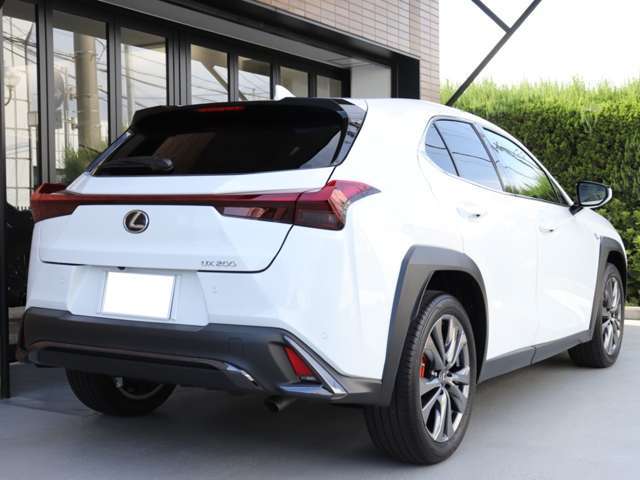 レクサスのメーカー保証継承可能車両です。R11年7月まで走行10万kmいずれか早い時期が保証適用の条件となります。