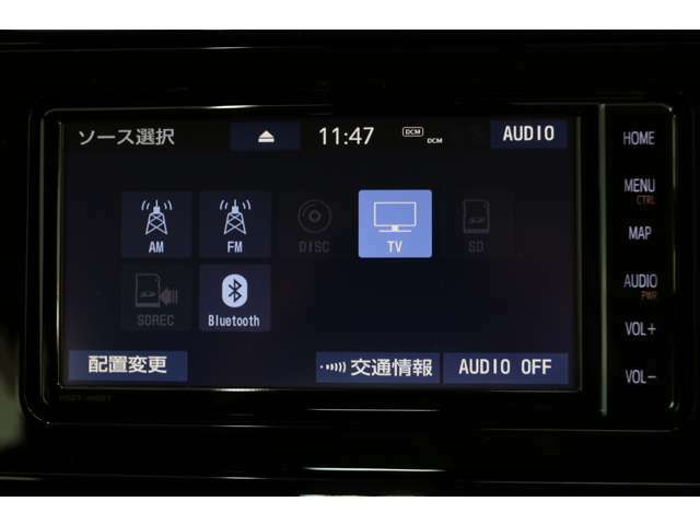 純正SDナビでフルセグTVやDVDも楽しめますね。ほかにもミュージックサーバーやBluetoothオーディオ、CD再生などソースはしっかり揃っています。