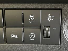 【コーナーセンサー】大きなお車を運転するのが不安な方でも、ブザーと光でお知らせ致します♪もちろん頼りきりはNGです！