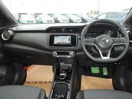 操作しやすい運転席廻り！操作パネルも使いやすい！！ドライブが楽しくなります！