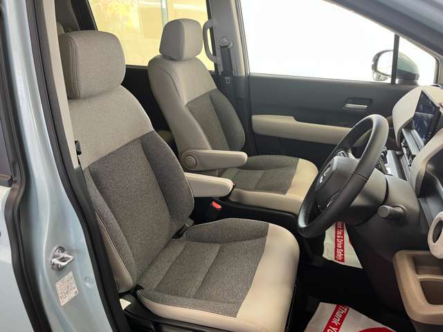 運転者にとっては日々使用することとなる運転席です。運転席が快適だと運転に集中することができますね。
