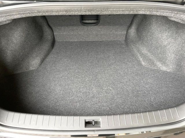 普段のお買い物や通勤、送迎等に十分な荷室スペースを確保しております。